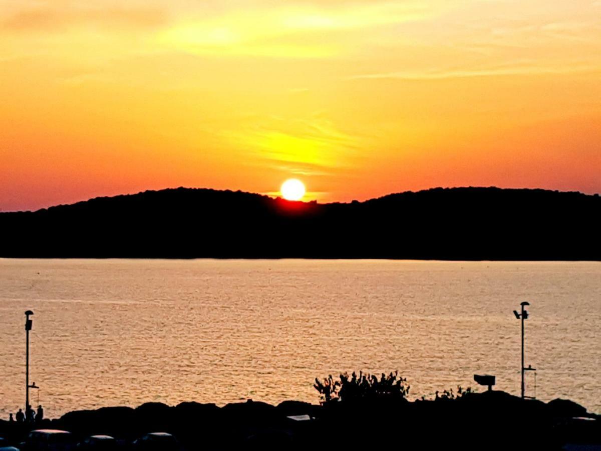App Obrovac In The Centre - With Amazing Sea View! Apartment Pula Ngoại thất bức ảnh